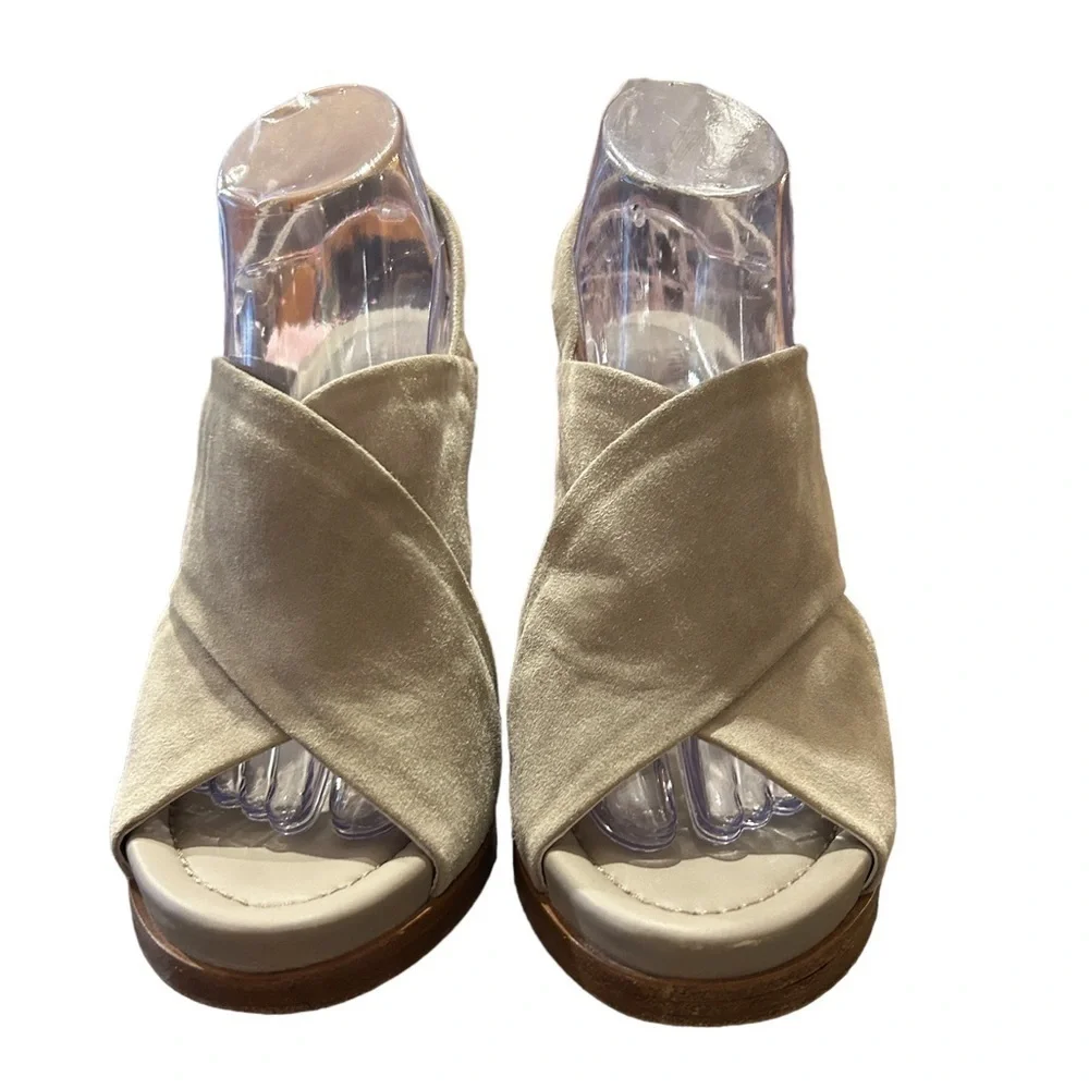 Vince Women’s Heeled Sandal Helena Italian Suede/Wood/Buckle Taupe Size-10 EUC